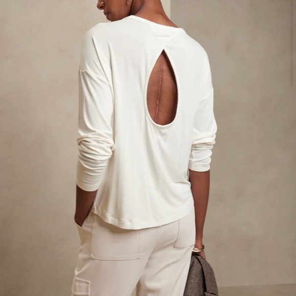 Banana Republic Tops - Banana Republic ACTIVE BOATNECK T-SHIRT